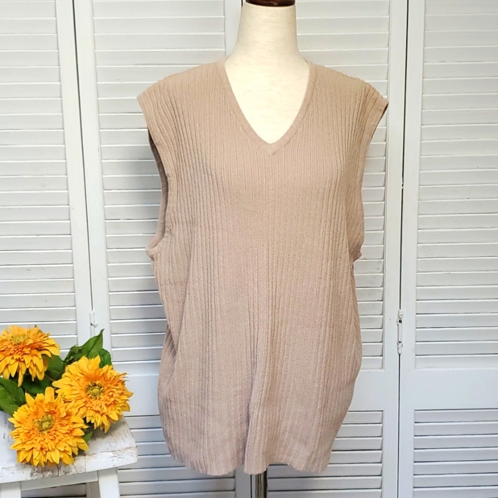 Lord & Taylor Casual Classics Size L Tan Knit Sweater Vest.